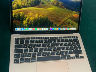 Apple MacBook Air M1 impecabil - 575 Euro