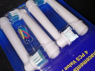 Сменные насадки для электрической зубной щетки Oral-B. фото 1