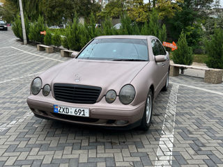 Mercedes E-Class foto 1