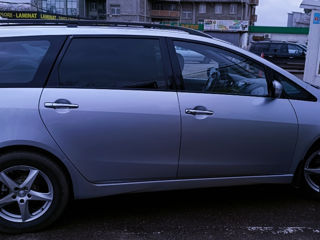 Mitsubishi Grandis foto 2