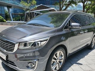 KIA Carnival foto 1