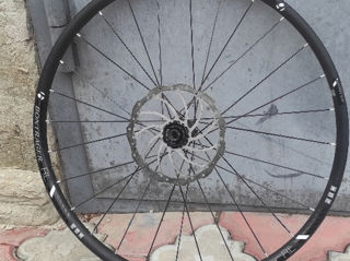 Колесо переднее Bontrager 26" ось 15х100 foto 2