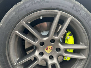 Dicuri  cu cauciucuri de iarna Michelin pu Porsche cayene sau panamera. foto 2