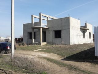 Банк продаёт не завершонное строительство частного дома в г. Комрат foto 1