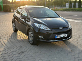 Ford Fiesta foto 2