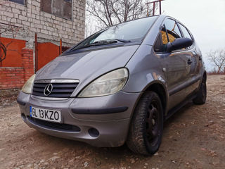 Mercedes A-Class foto 2