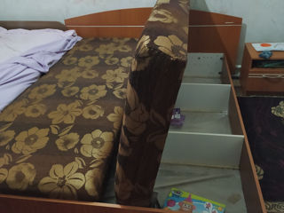 Продам спальную кровать с матрасом и тумбы маленькие. foto 2