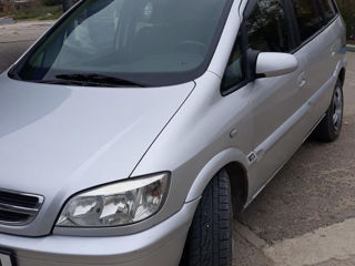 Opel Zafira foto 2