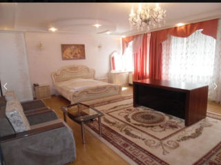 Apartament cu 2 camere, 80 m², Botanica, Chișinău foto 2