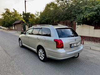 Toyota Avensis foto 4