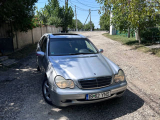 Mercedes C-Class foto 3