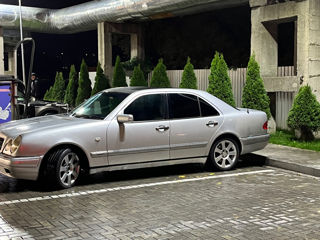 Mercedes E-Class foto 4