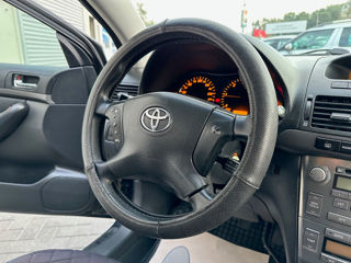 Toyota Avensis foto 12