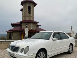 Mercedes E-Class foto 2