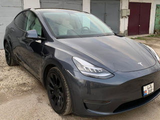 Tesla Model Y foto 2