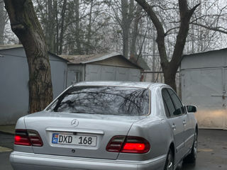 Mercedes E-Class foto 5