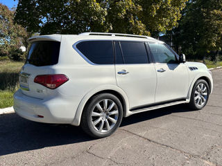 Infiniti QX56 foto 9