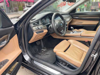 BMW 7 Series foto 8