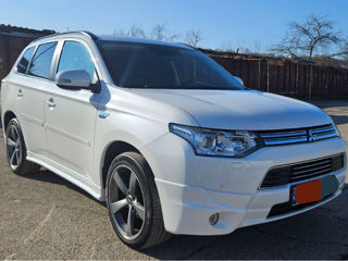 Mitsubishi Outlander foto 2