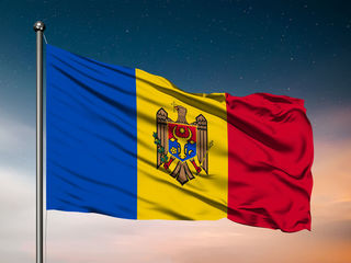 Drapele de stat - RM, Chișinău, UE. / Флаги Республики Молдова Кишинева Евросоюза . foto 1