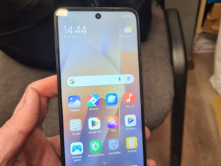 Xiaomi redmi 12.  1350 lei.