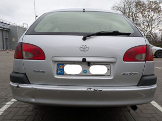 Toyota Avensis foto 4