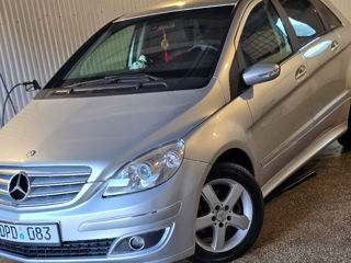 Mercedes B-Class foto 2