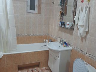 Apartament cu 2 camere, 80 m², Buiucani, Chișinău foto 3