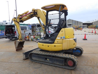 Excavator Komatsu PC38UU-5