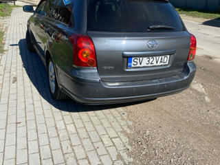 Toyota Avensis foto 4