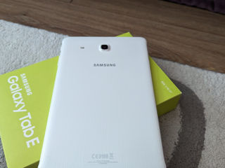 Samsung Galaxy Tab E foto 2