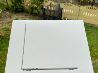 Vând MacBook Air 13.6 2024 ! foto 5