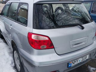 Mitsubishi Outlander foto 3