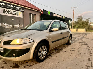 Renault Megane foto 2