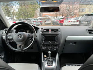 Volkswagen Jetta foto 7