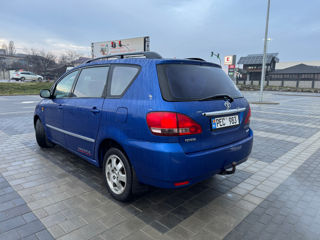 Toyota Avensis Verso foto 5