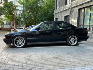 BMW 5 Series foto 4