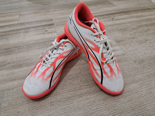 Ghete Fotbal Puma Ultra, teren sintetic, SH