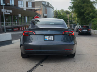 Tesla Model 3 foto 4