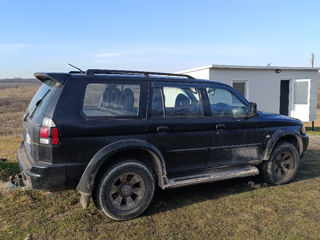 Mitsubishi Pajero Sport foto 2