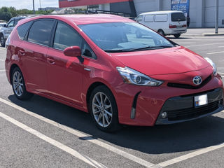 Toyota Prius v foto 3