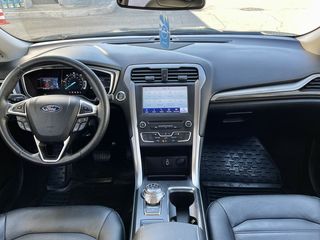 Ford Fusion foto 8