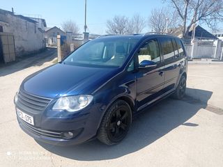 Volkswagen Touran foto 2