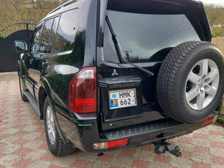 Mitsubishi Pajero foto 2