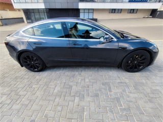 Tesla Model 3 foto 2