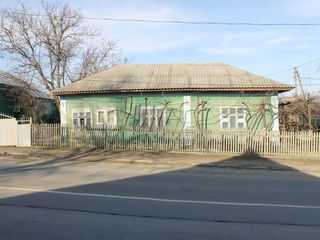 Продается дом в отличном расположении для бизнеса в центр с.Пырлица на трассе Кишинев-Бельцы-Унгены foto 1