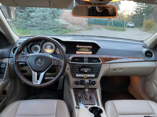 Mercedes C-Class foto 7