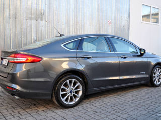 Ford Fusion foto 2