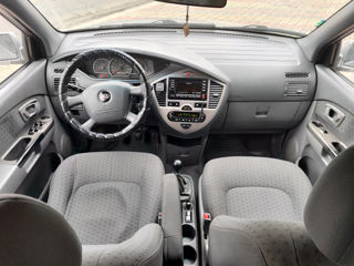 KIA Carens foto 5