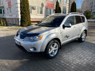 Mitsubishi Outlander foto 2